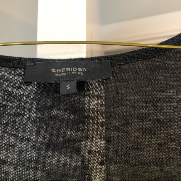 Black dress lightweight but warm keeping - Picture 2 of 3